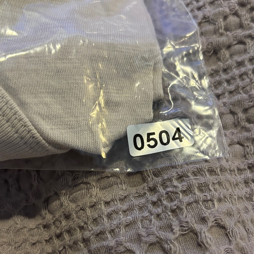 Universal Thread Light Gray V-Neck Tee - Picture 4 of 4
